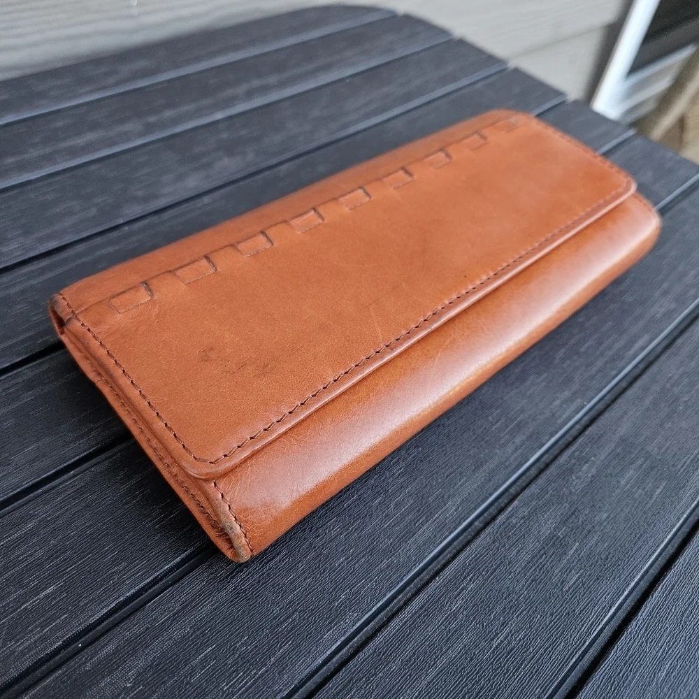 Hobo International Chestnut Brown Smooth Leather Wallet Clutch Purse Organizer